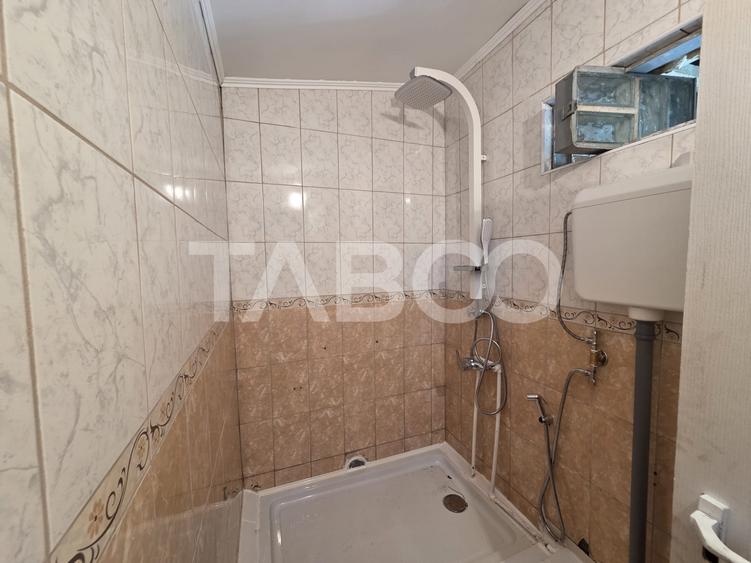 Casa de inchiriat 4 dormitoare living spatios baie prima inchiriere