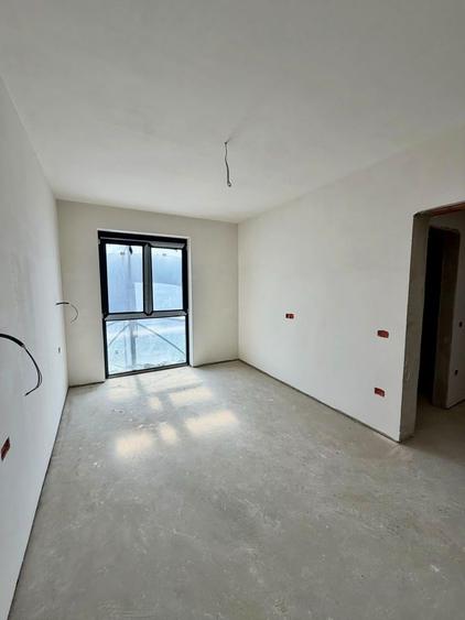 Apartament 4 Cam, 2 bai, terasa 40mp -Bloc Nou- Zona Plopi-Comision 0%