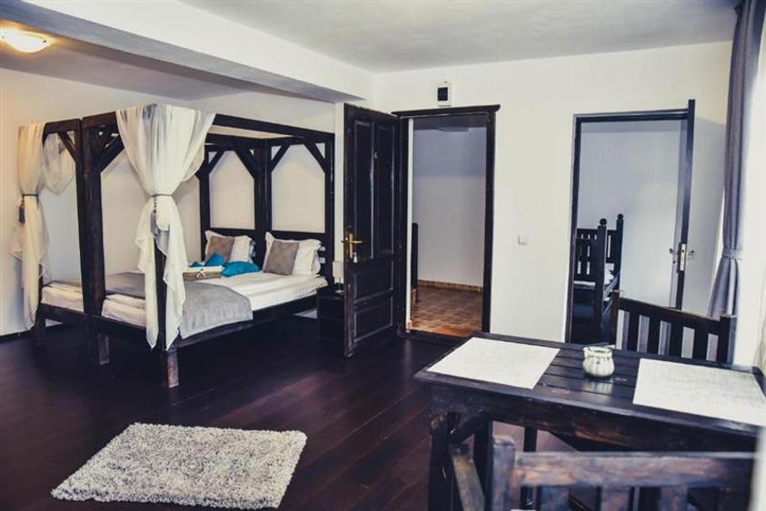 Aleasa Pensiune, pe 1.400 mp teren, in curcubeu montan, Bran - Poarta, Brasov