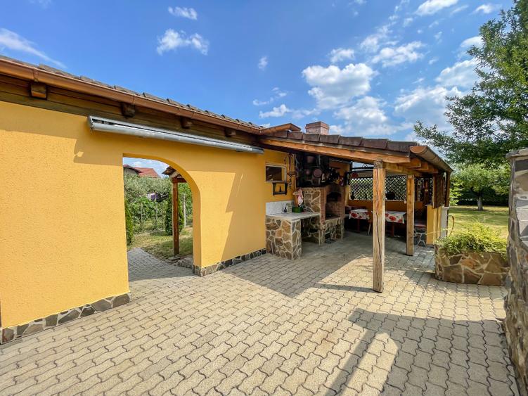 Casă 412 mp și teren de 1700 mp, zona Bercu Roșu – Pescăruș