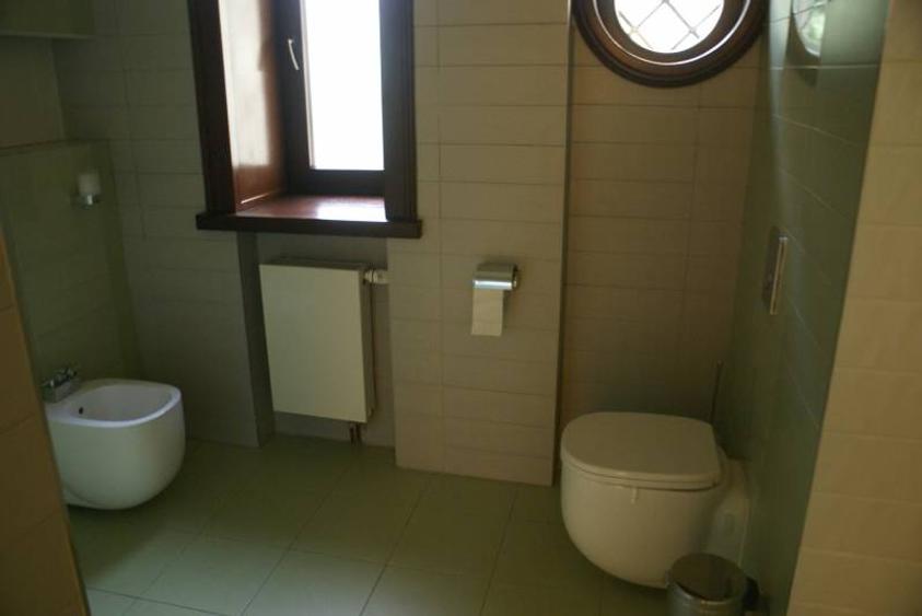 VAND APARTAMENT ZONA 0 , EXACT IN SPATELE PRIMARIEI 240mp