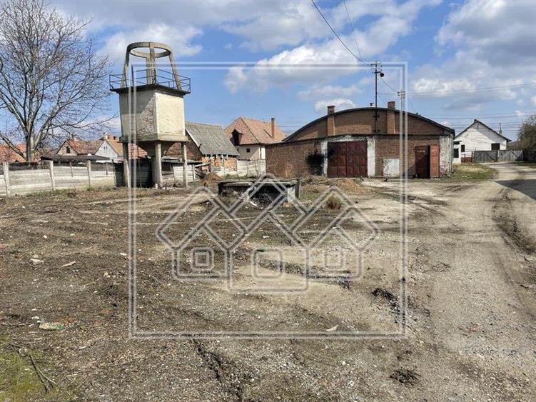 Teren intravilat - zona Tractorului - 16058mp + 8 constructii separate
