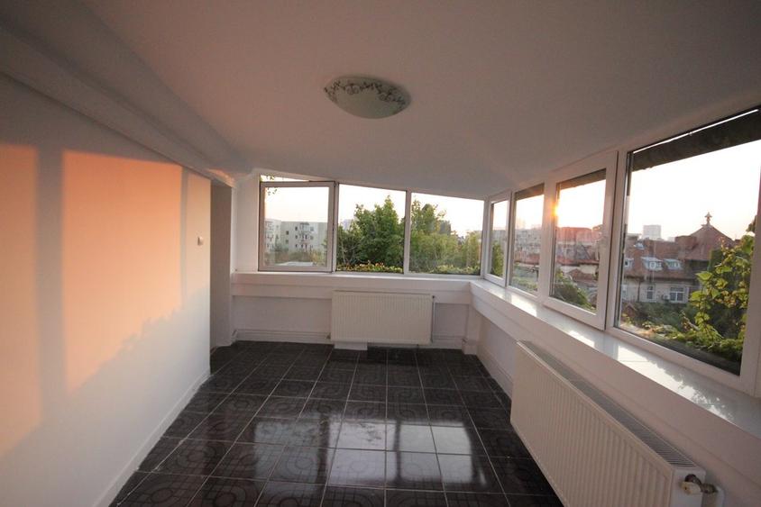 Apartament 4 camere si mansarda in vila, Calarasilor Traian