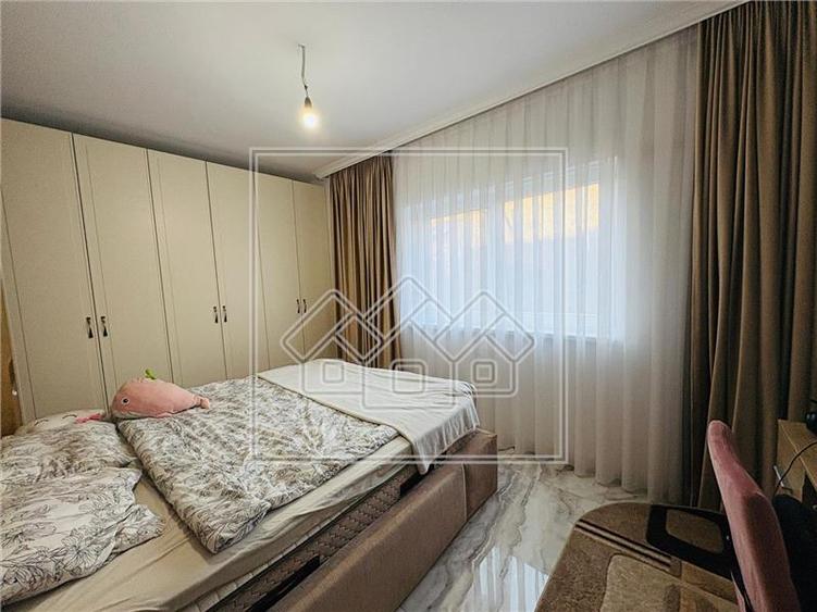 Apartament decomandat cu 2 camere, terasa, mobilat si utilat