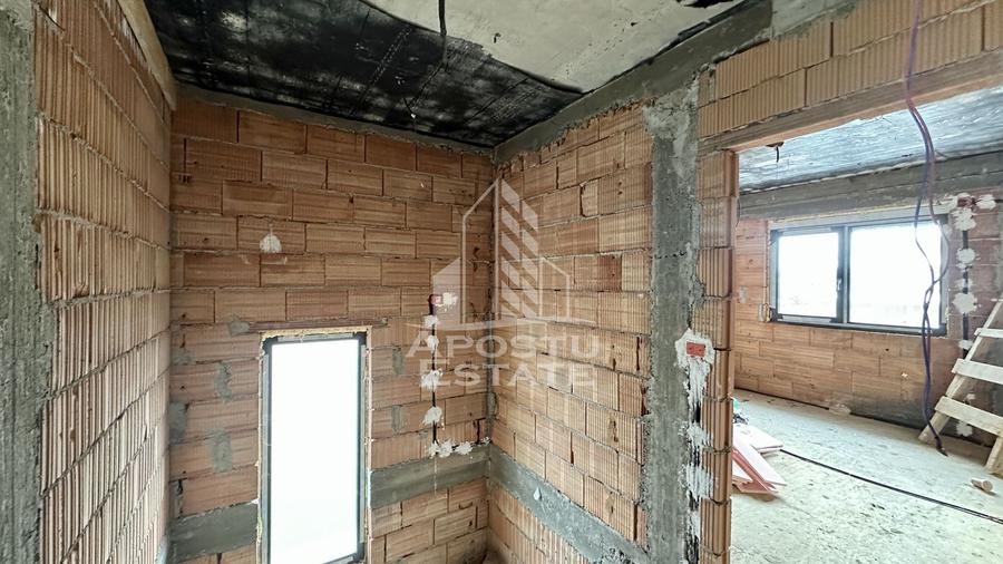 Jumatate de duplex de vanzare cu 5 camere, Dumbravita