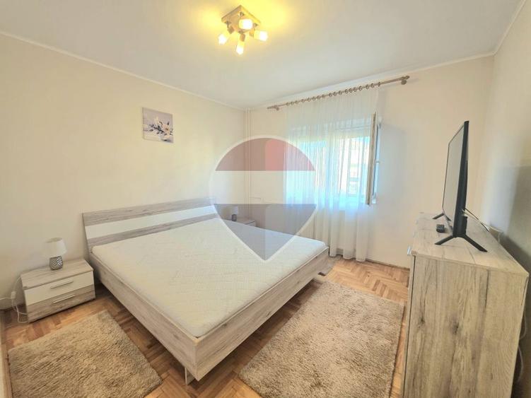 De închiriat apartament cu 3 camere Strada Aluminei Rogerius