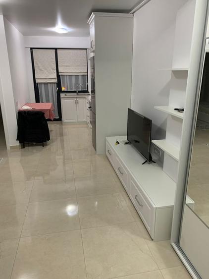 Inchiriem studio in Micro 17 , etaj 2 bloc ROKA, parcare privata,