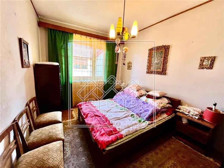 Casa de vanzare in Cisnadie - 6 camere, garaj - teren 250 mp - 17
