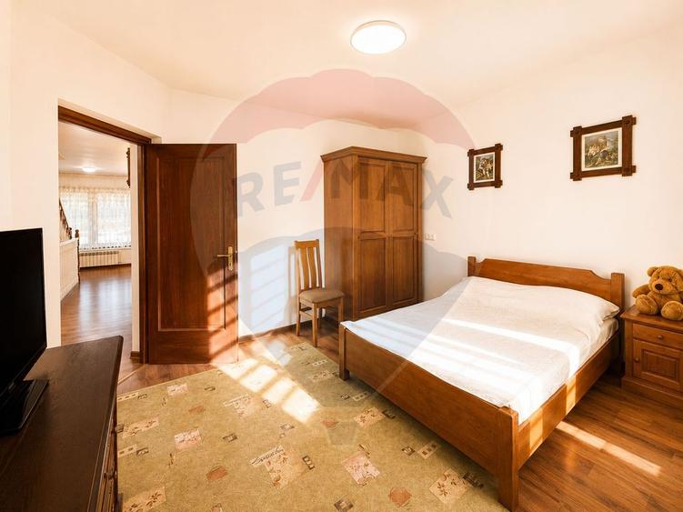 Casa / Vila cu 7 camere de vanzare in Ovidiu Sud Constanta