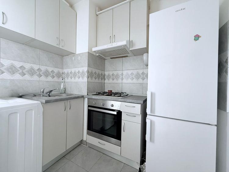 GARSONIERA MODERNA RENOVATA BLOC 1983 GHENCEA TRAMVAI 41