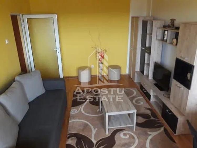 Apartament cu 2 camere,decomandat,in zona Intim.