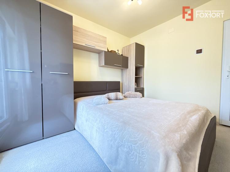 Apartament cu 3 camere, la etajul 1, de vanzare in zona Lipovei