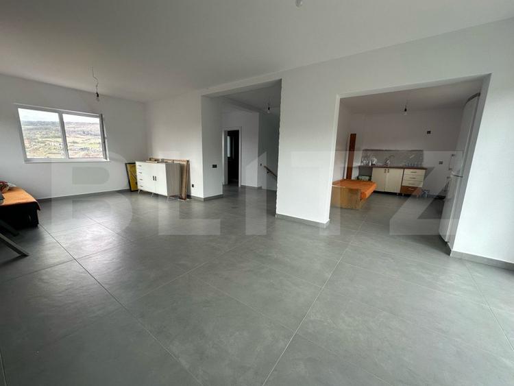 Casa individuala, 4 camere, 3 bai, garaj, zona Beta Residence