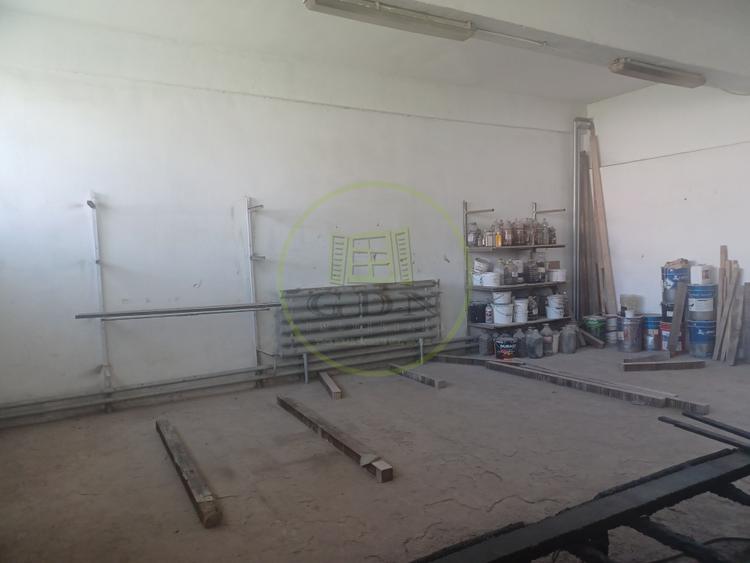 De vanzare fabrica mobilier lemn masiv sculptat + confectii metalice