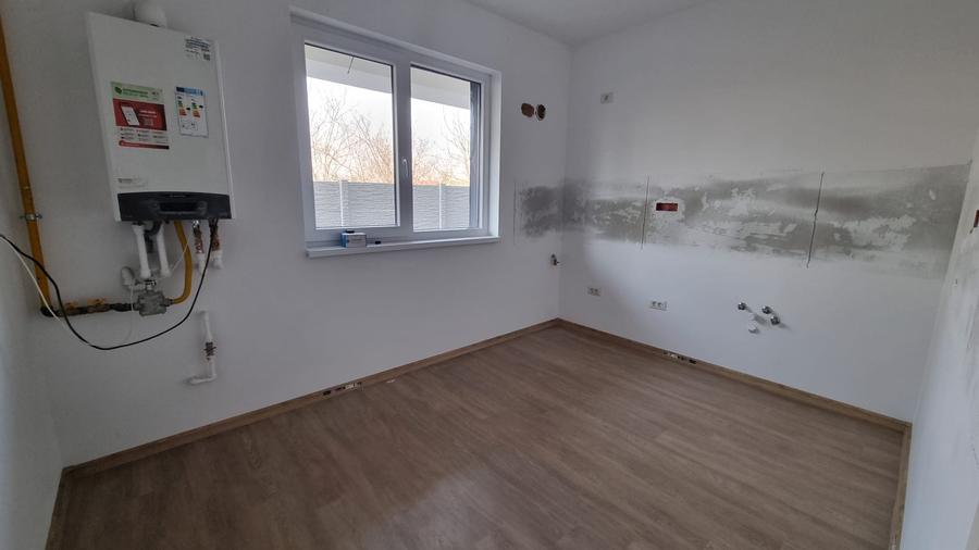 Vila 4 camere, bucatarie separata, zona linistita, parcare, zona Scolii