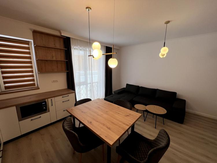 Comision 0%.  Etaj 1. Vila cu 6 ap. Piscina. Mobilat LUX.  Asfalt. Braytim.
