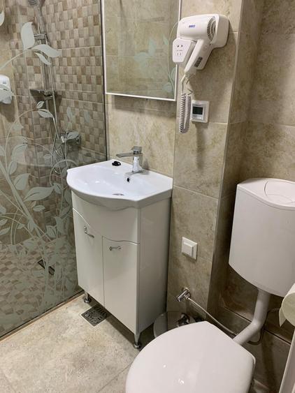 Se inchiriaza in centru apartament cu doua camere, pret 400 euro lunar.