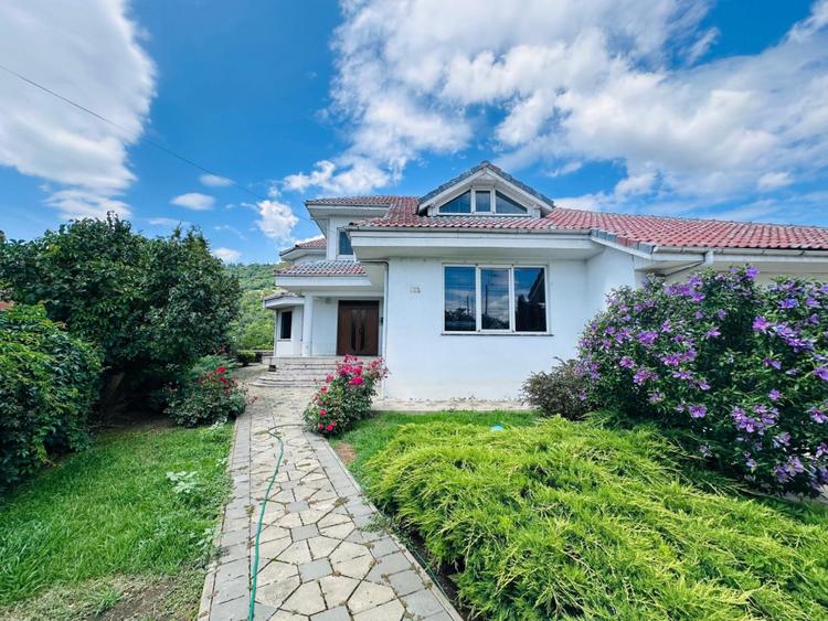 Casă de vânzare – 6 camere – Str. Dărmănești, Piatra Neamț