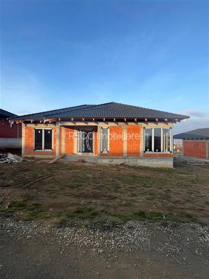 RECO Casa plan parter cu 3 dormitoare-la rosu- Paleu - 3
