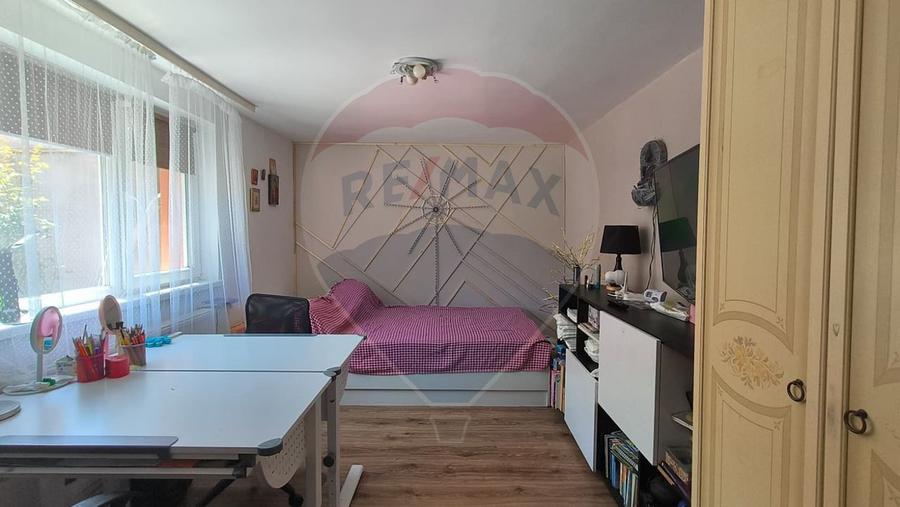 Casă 3 camere + teren 935 mp de vânzare - Zona General Galați