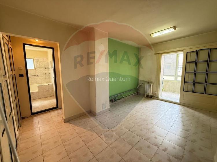 De vânzare apartament PB  2 camere , Etaj  3, Decebal - 3