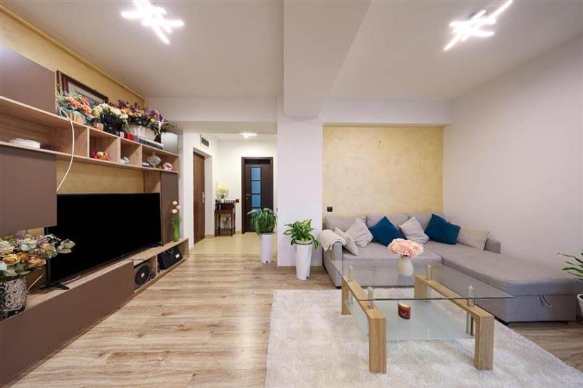 Vanzare apartament 3 camere Ghimbav,, bloc 2010, parcare subterana