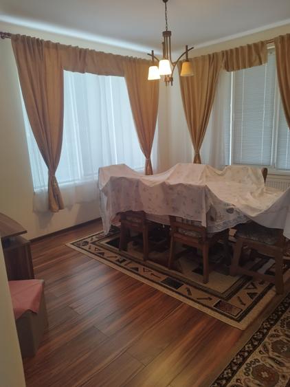 Vand casa cu 5 camere in Platoul Cornesti