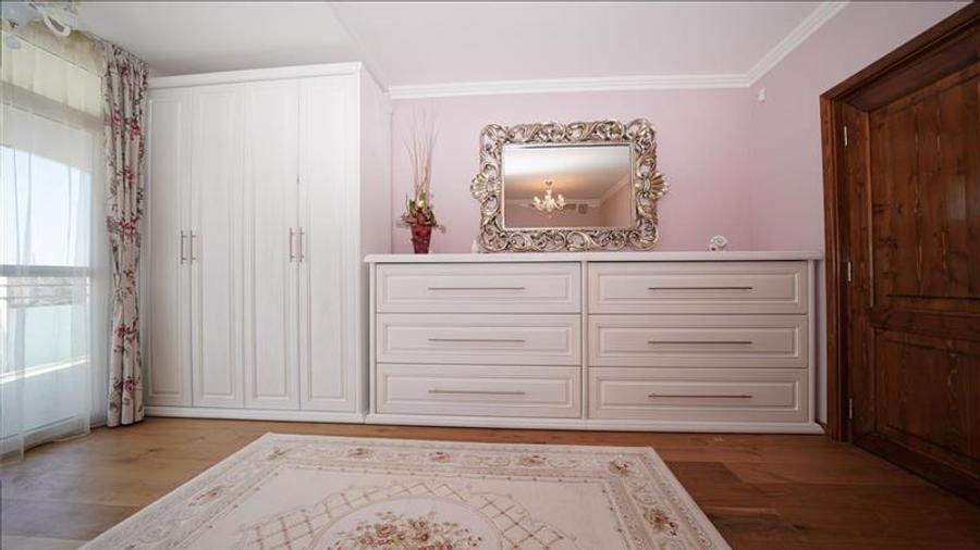 Apartament cu 3 camere, terasa generoasa si doua locuri de parcare, Ared