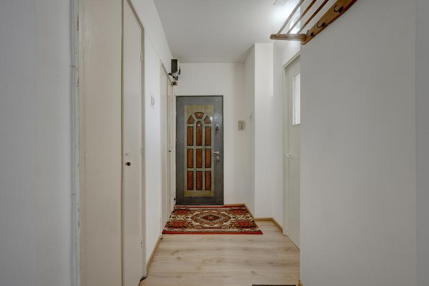 Apartament 3 camere decomandat, Titan, 1 Decembrie