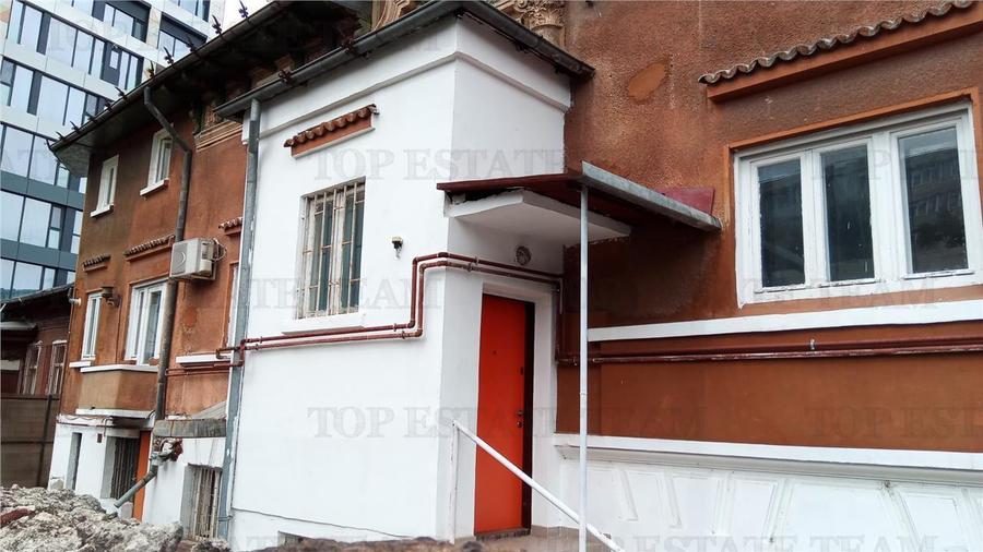 Casa 6 camere de inchiriat , activitate comerciala sau office , parcare, curte,