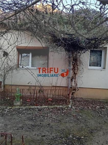 Casa de vanzare cu 3 camere  600 mp teren zona Cetate