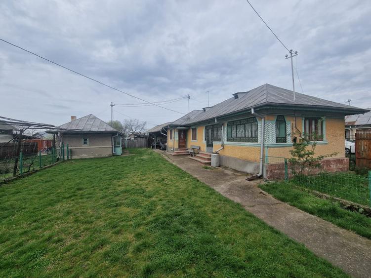 Sat Pantazi se vinde casa an 1960 cu teren 940 mp pret 67000 euro negociabil.