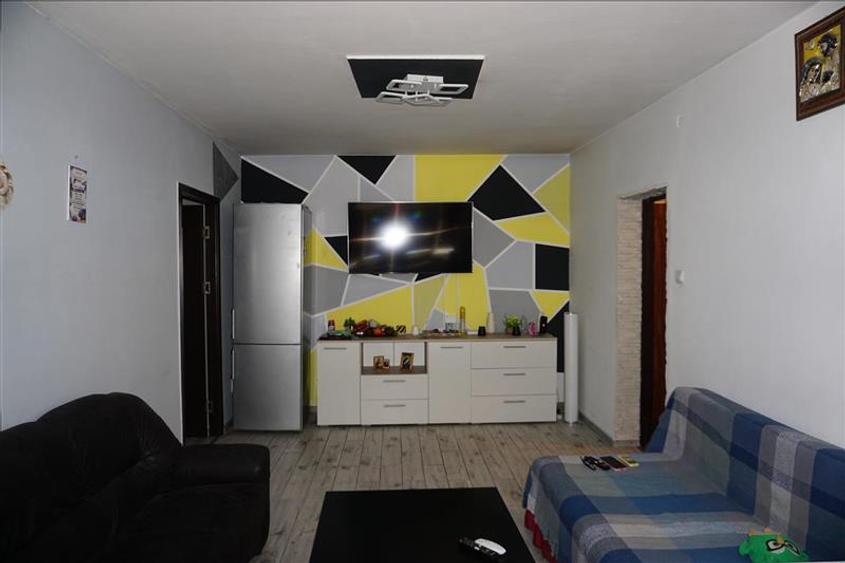 Apartament 3 camere, zona Piata Mare cu centrala