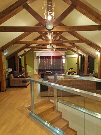 Casă / Vilă cu 10 camere de vânzare în zona Bariera Valcii