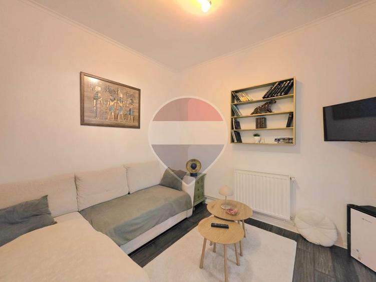 De închiriat casa cu 2 camere + loc de parcare inclus