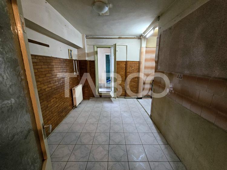 Apartament decomandat 4 camere 4 balcoane 2 bai etaj 1 Central Sibiu