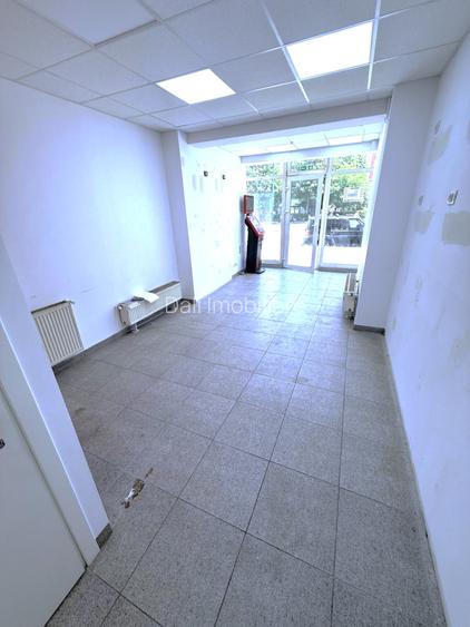 Spațiu comercial de închiriat cu vad, 85 mp, parter - 5