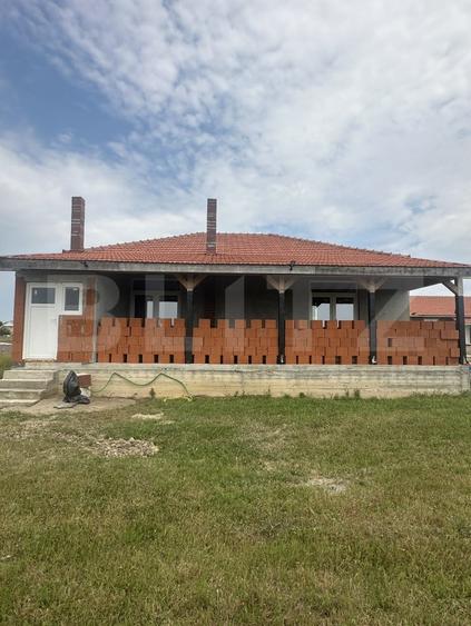 Casa la roșu 3 camere, 142mp, 585 mp teren, zona Cionchesti