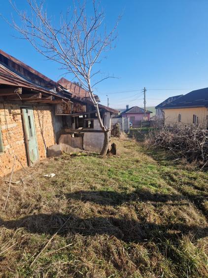 Teren 1528 mp cu casă de vânzare în centrul Gherceștiului — Investiție excelentă