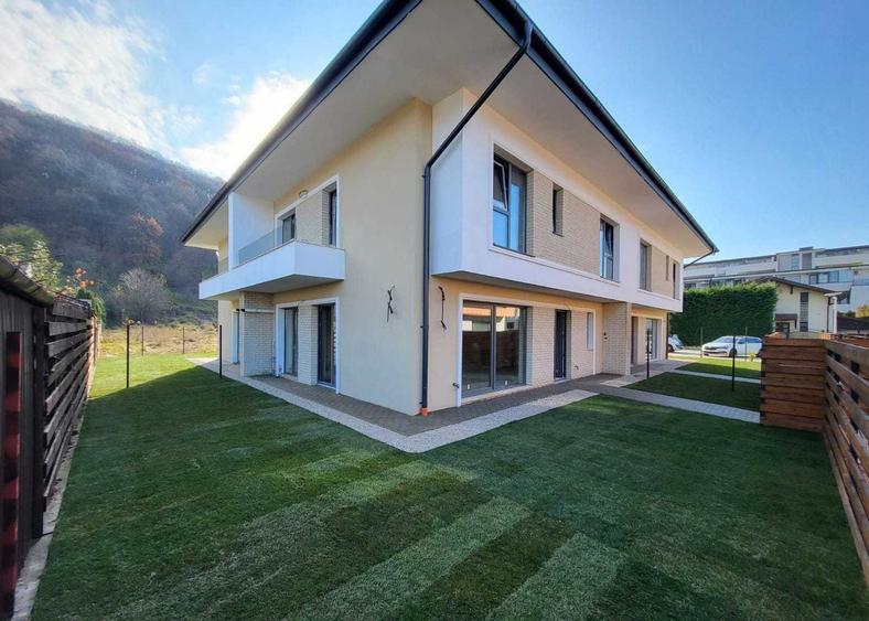 Casă cuplată P+E, 120 mp utili, 4 camere, cu CF, Parcul Poligonului