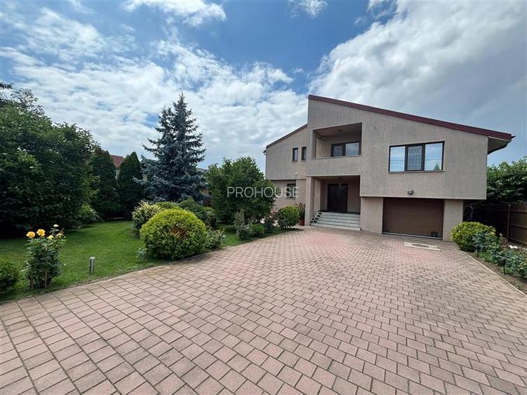 Casa exclusivista - complet mobilata si utilata - la doar 2,7 km de centrul oras - 3
