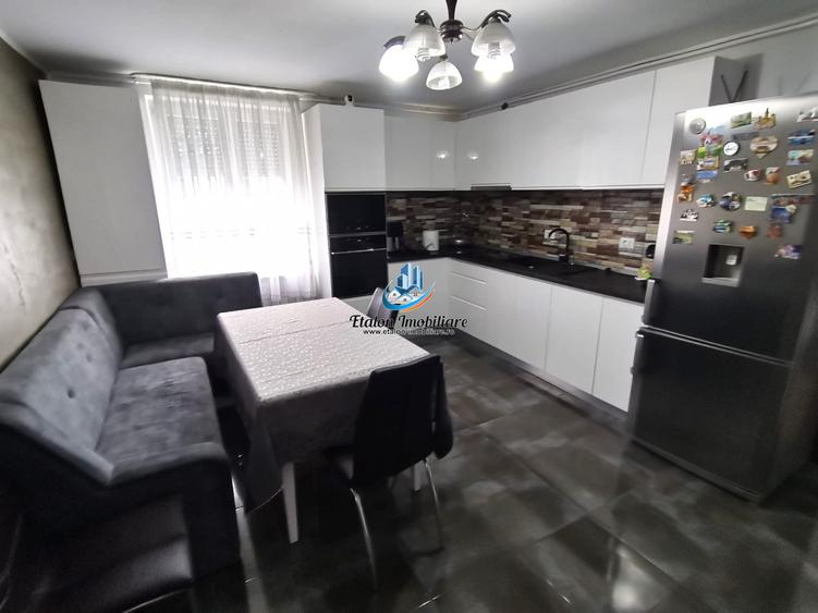 Apartament 3 camere decomandat zona Petrodava, Precista