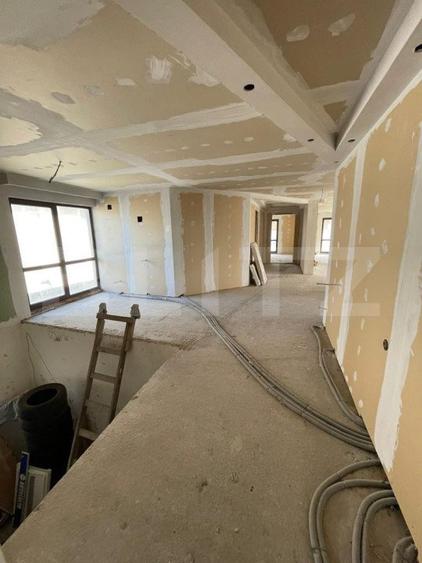 Spatiu comercial cu destinatii multiple, semifinisat, 227 mp, zona Scheia