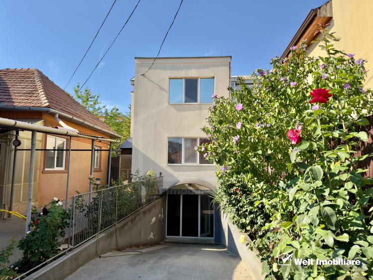 2 Case l Intre Lacuri l 450 mp teren l Jiului