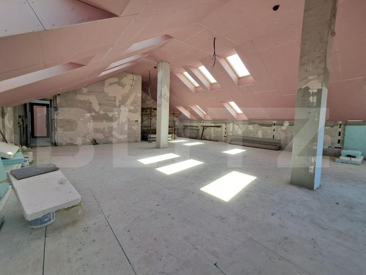 Spațiu comercial de închiriat – 238 mp, Mansardă,