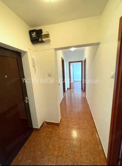 BANU MANTA, apartament 2 camere decom et 10, an bloc 1981