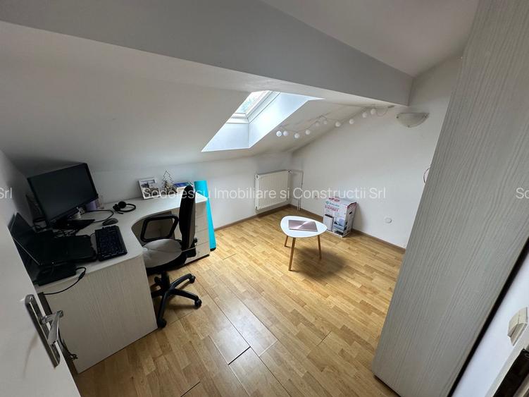 Casă / Vilă cu 5 camere zona Lunei - 33