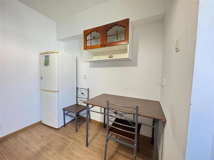Apartament decomandat 2 camere cu balcon zona Mihai Viteazul