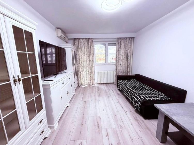 Apartament 4 camere decomandat, suprafata generoasa