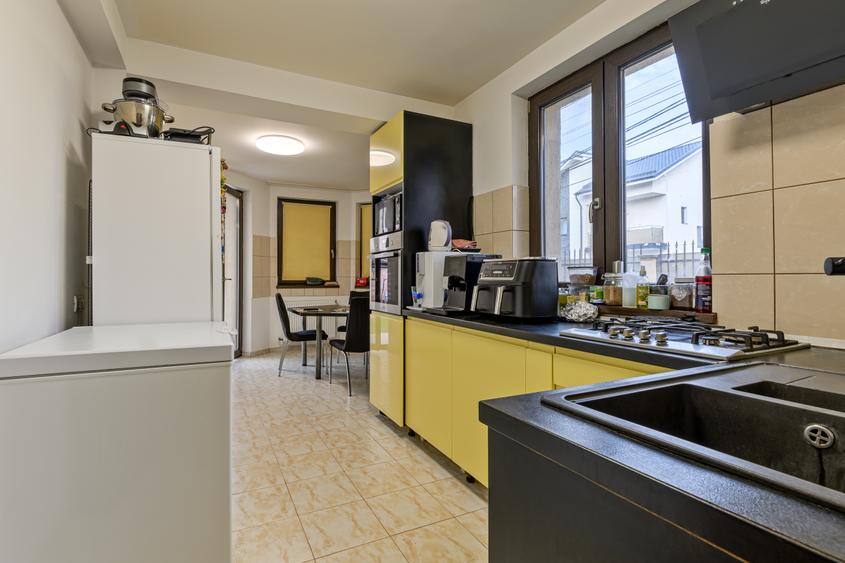 Vila individuala cu teren 500 mp si garaj acoperit | Curte 300 mp | 5 camere